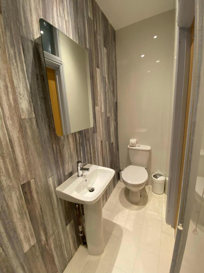 Aaron Wise - 17 Fitzhamon Apartments Cardiff Esterno foto