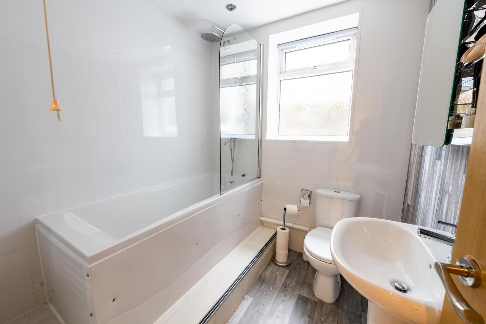 Aaron Wise - 17 Fitzhamon Apartments Cardiff Esterno foto
