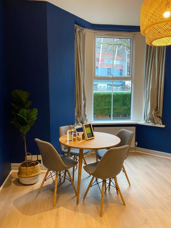Aaron Wise - 17 Fitzhamon Apartments Cardiff Esterno foto