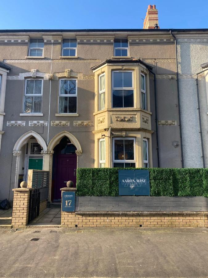 Aaron Wise - 17 Fitzhamon Apartments Cardiff Esterno foto